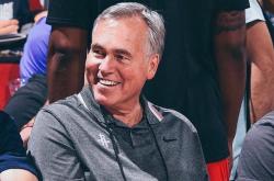 关于休斯敦火箭训练开放日，今晨临场应变引欢呼，欧篮联在即，更衣室氛围转暖的信息-开云官网入口