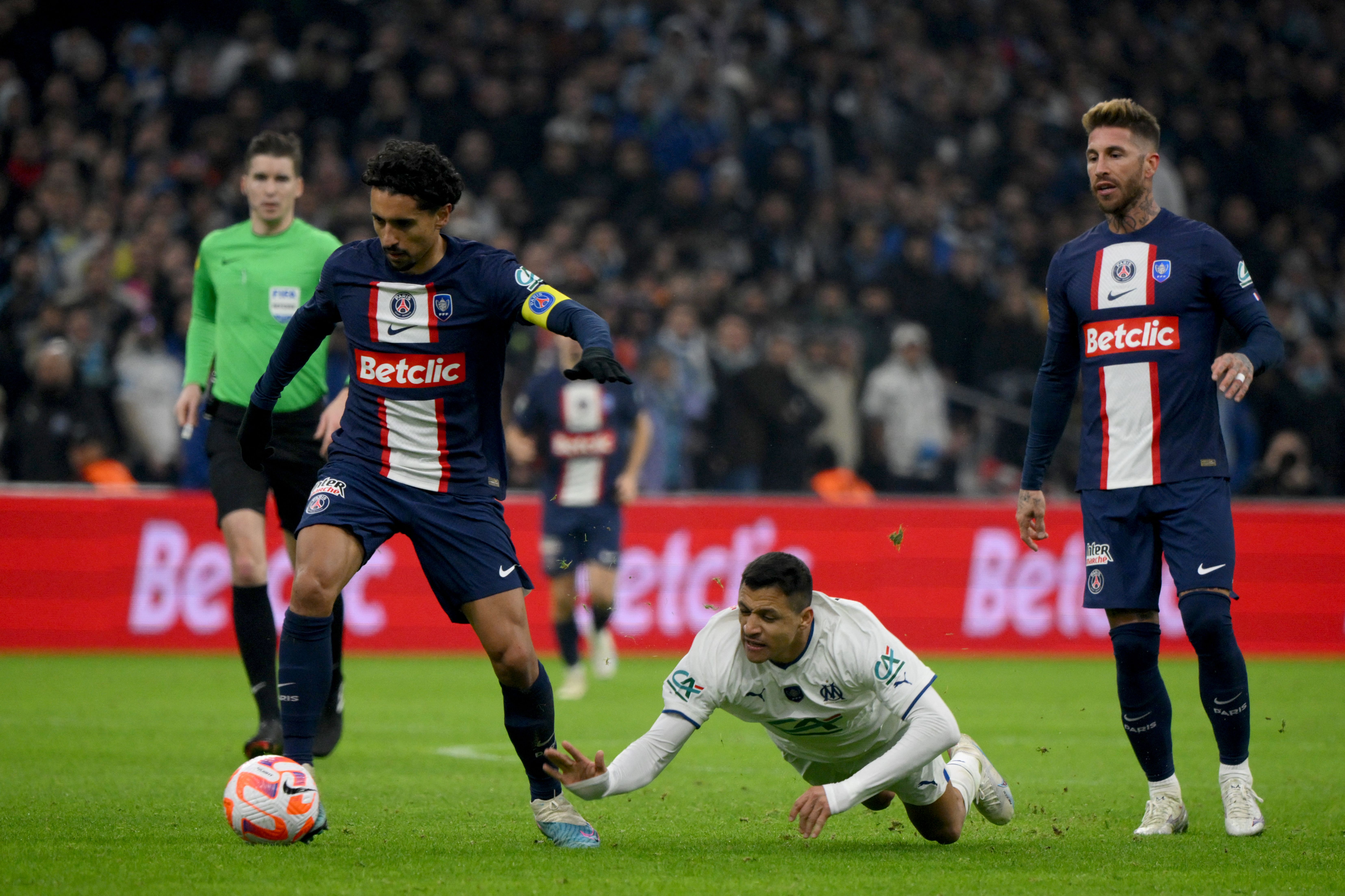 包含今晚法国杯传出新动向;上海申花门线救险;管理层表态——气氛紧张;轮换策略成焦点的词条 包含今晚法国杯传出新动向;上海申花门线救险;管理层表态——气氛紧张;轮换策略成焦点的词条